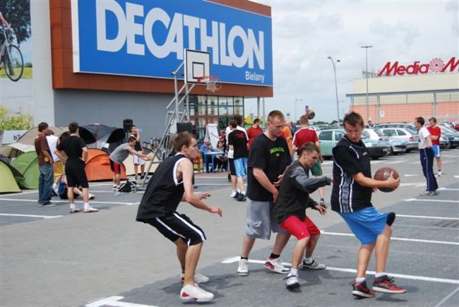 Streetball jest bardzo popularną dyscypliną wśród młodzieży  bioracych udział w cyklu Otwartych Mistrzostw Wrocławia.