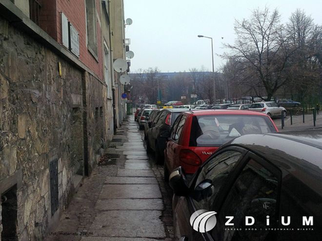 Nie można już parkować samochodów po jednej stronie ulicy w centrum Wrocławia, mat. prasowe/ZDiUM