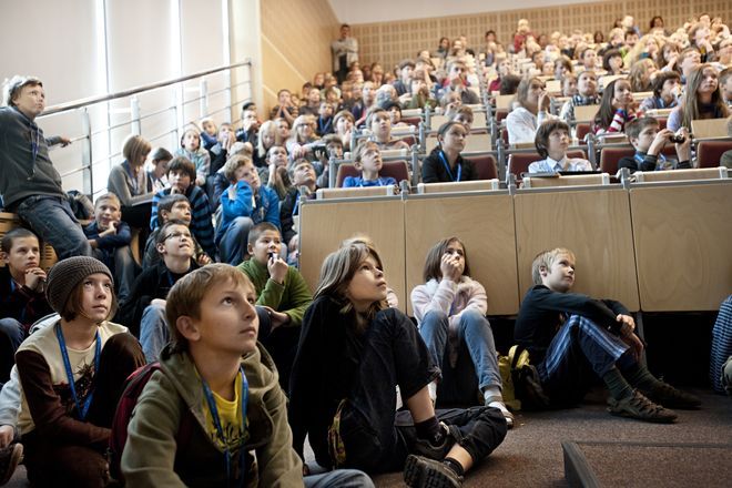 Leszek Balcerowicz wytłumaczy wrocławskiej młodzieży dlaczego jedne państwa są biedne a inne bogate, materiały organizatora 