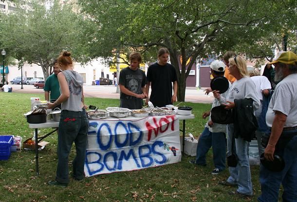 Jedzenie zamiast bomb, czyli wegetariańskie posiłki dla potrzebujących, Wikipedia