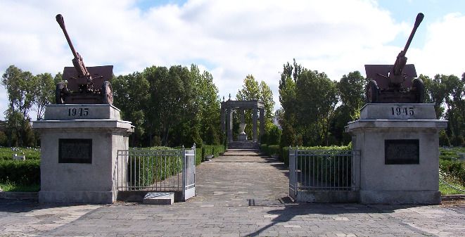 Rosjanie wyremontują cmentarz przy al. Karkonoskiej, DUW