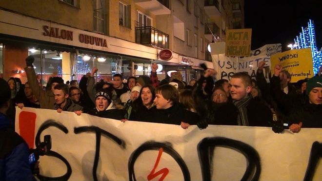 Manifestacja we Wrocławiu: kto nie skakał ten za ACTA [VIDEO], kw