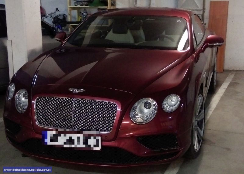 Wrocławscy policjanci z komisariatu na Krzykach odzyskali samochód marki Bentley Continental GT V8 o wartości miliona złotych