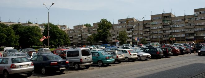 Plac Nowy Targ to jedno z ulubionych miejsc samozwańczych parkingowych.