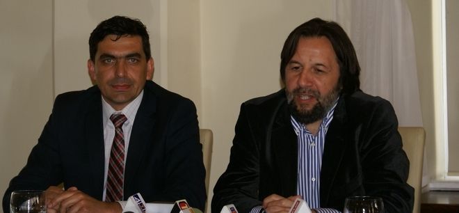 Krzysztof Czyżewski (z prawej) - dyrektor artystyczny ESK 2016 i Krzysztof Maj - dyrektor zarządzający projektu