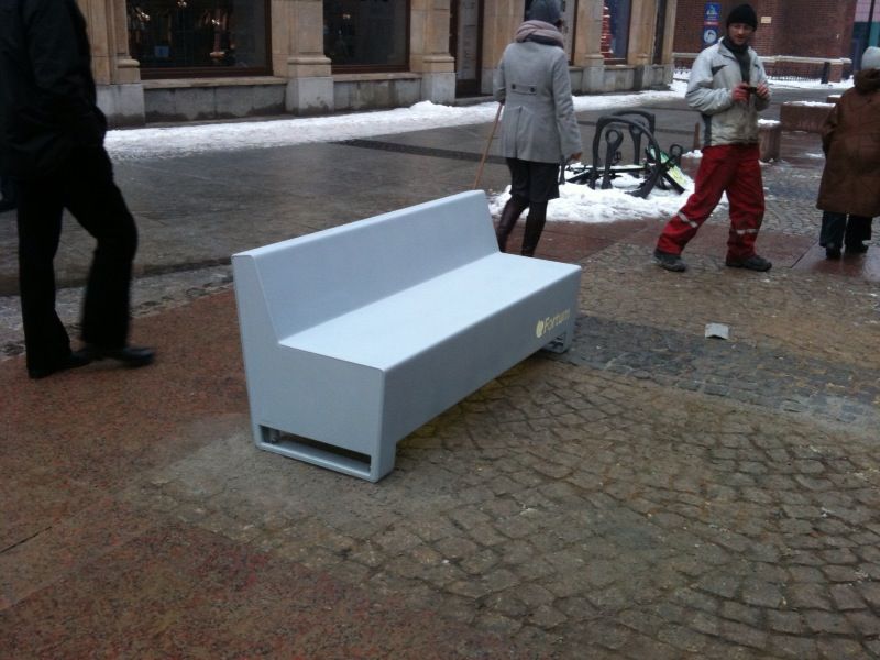 Wrocławianie złożą życzenia świąteczne z podgrzewanej ławki. A potem zobaczą je w internecie, archiwum