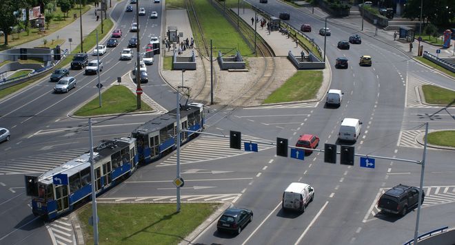 Wykolejony tramwaj doprowadził do sporego zamieszania na ulicy Legnickiej