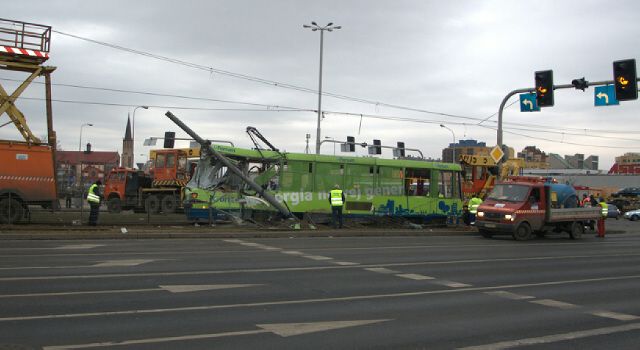 Osiem osób rannych – TIR wjechał w tramwaj, 0
