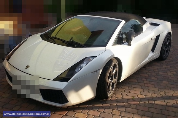 Wrocławska policja odzyskała warte ponad pół miliona złotych Lamborghini Gallardo Spyder