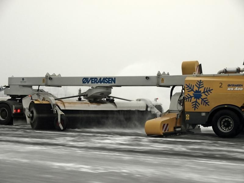 Mechaniczny krab, Friction Tester i Ice Alert chronią lotnisko przed zimą, mat. prasowe