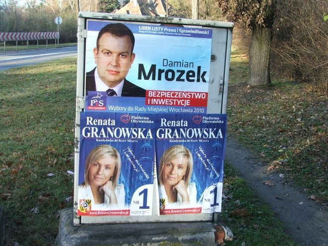  - Przy każdych wyborach jest to samo. Wrocław zamienia się w wielki reklamowy śmietnik - podkreślają aktywiści