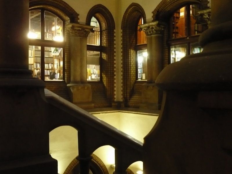 Odkrywamy Wrocław: Biblioteka Uniwersytecka przy ul. Szajnochy, wp