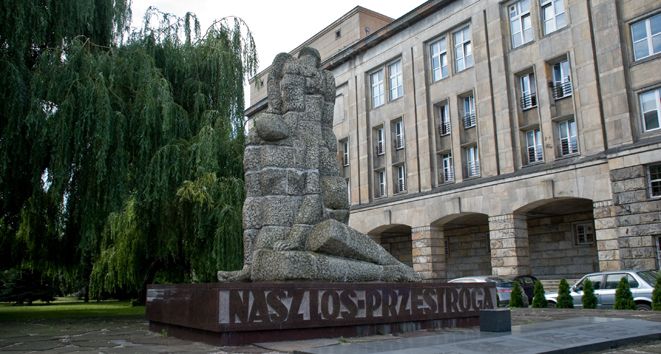 Pomnik pomordowanych profesorów lwowskich we Wrocławiu.