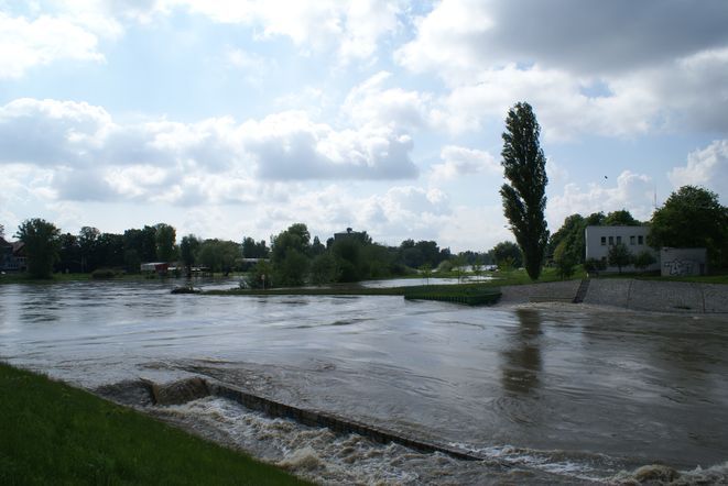 Alarm przeciwpowodziowy we Wrocławiu. Sytuacja na rzekach stabilizuje się, archiwum