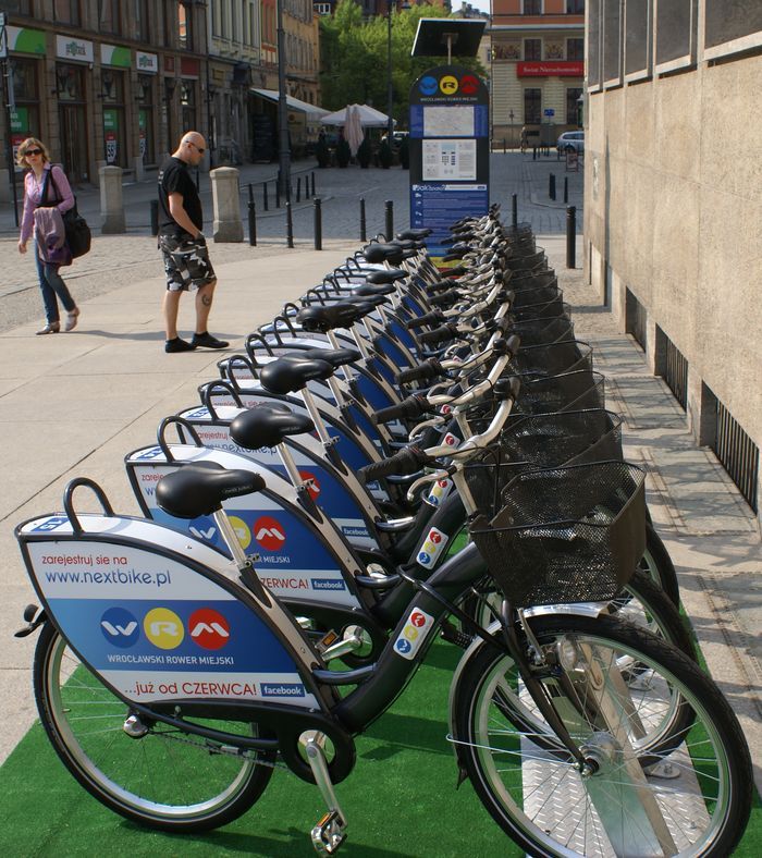 Urzędnicy sprawdzą, ile miejskich rowerów i stacji powinno pojawić się we Wrocławiu w przyszłym roku, archiwum