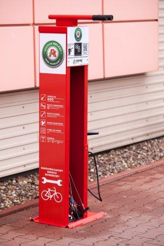 Wrocławianie mogą już korzystać z kolejnych samoobsługowych stacji naprawy rowerów, mat. prasowe