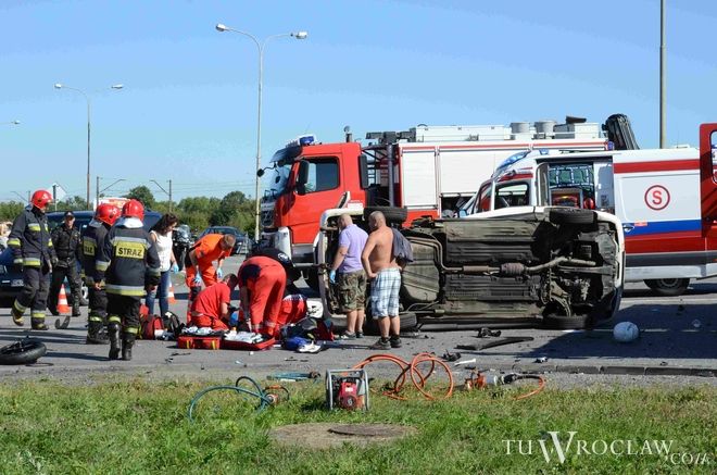 Tragiczny wypadek na Psim Polu. Nie żyje motocyklista, dwie osoby ranne [ZDJĘCIA], gs