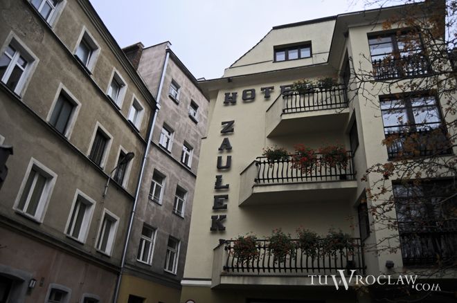 Uniwersytet Wrocławski znów próbuje sprzedać hotel tuż przy Rynku, archiwum