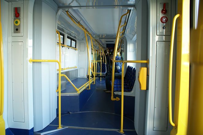 Nowy tramwaj skoda 19 T dla Wrocławia już jeździ, bk