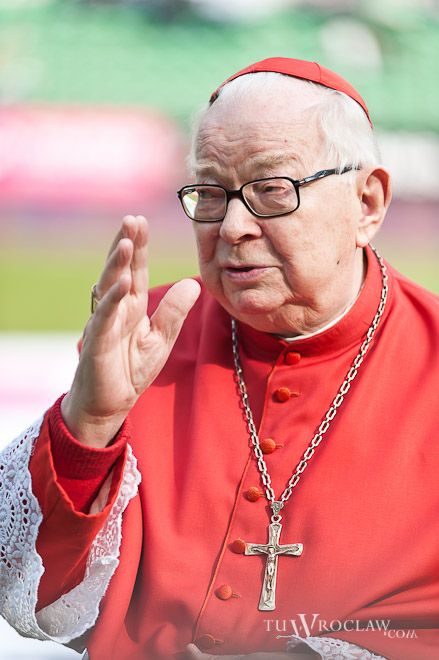 Prezydent Dutkiewicz wyprawia kardynałowi Gulbinowiczowi 90. urodziny w Hali Stulecia. Przyjść może każdy, archiwum