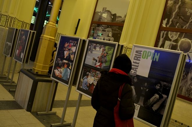 Na wrocławskim Dworcu Głównym na podróżnych czeka wystawa zdjęć z Azji