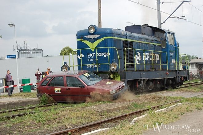 Co roku w Polsce dochodzi do blisko 250 wypadków na przejazdach kolejowych