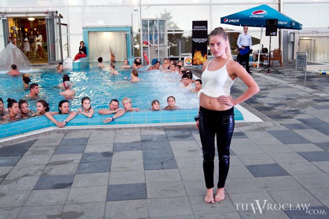 Ponętne modelki, taniec i ogień, czyli Summer Fashion w Aquaparku