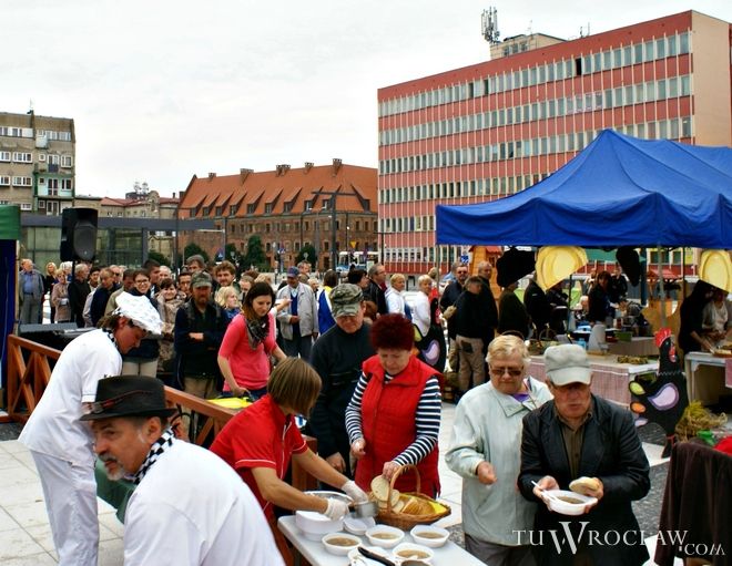 Wrocławskie jarmarki i targowiska odwiedzą goście z wielu miast Europy, archiwum