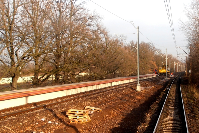 Budują przystanek kolejowy przy cmentarzu Osobowickim. Ma być gotowy w tym roku [FOTO], PKP PLK