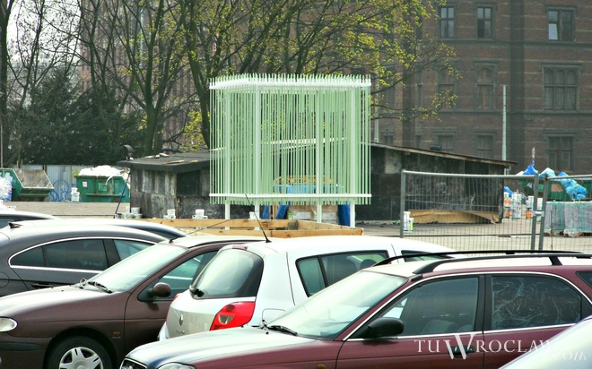 Testują konstrukcję z włókna szklanego, która stanie nad przejściem Świdnickim, Tomek Matejuk