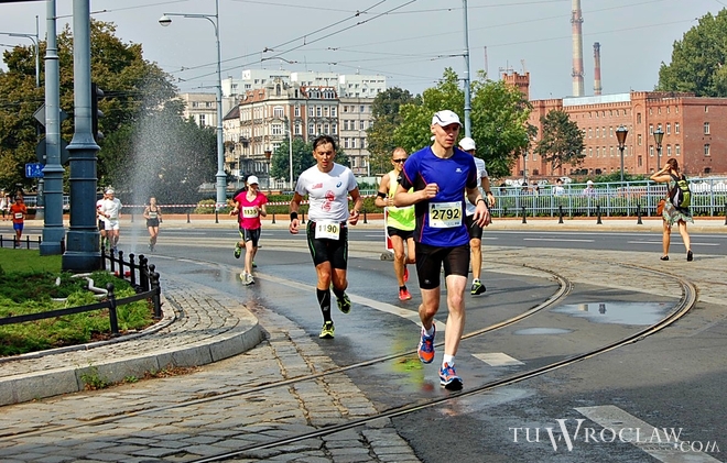 W niedzielę przez Wrocław przebiegli maratończycy