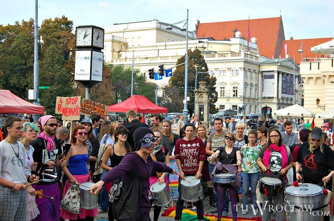 Geje i lesbijki w barwnym pochodzie przeszli przez centrum Wrocławia, Tomek Matejuk