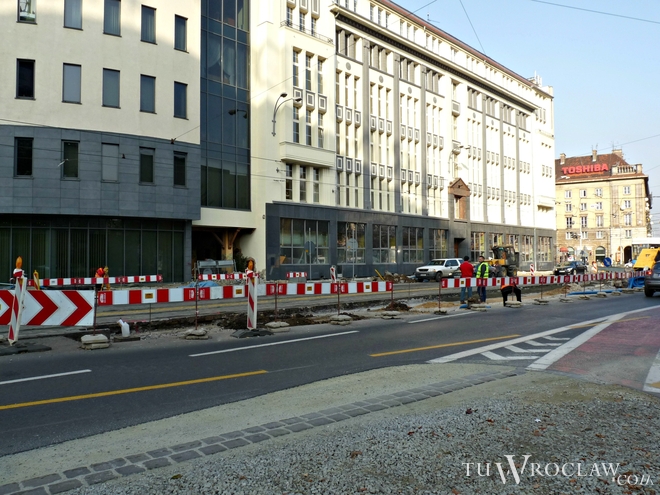 Wznowili prace na budowie przejścia dla pieszych przez Świdnicką. Ma być gotowe przed świętami, archiwum