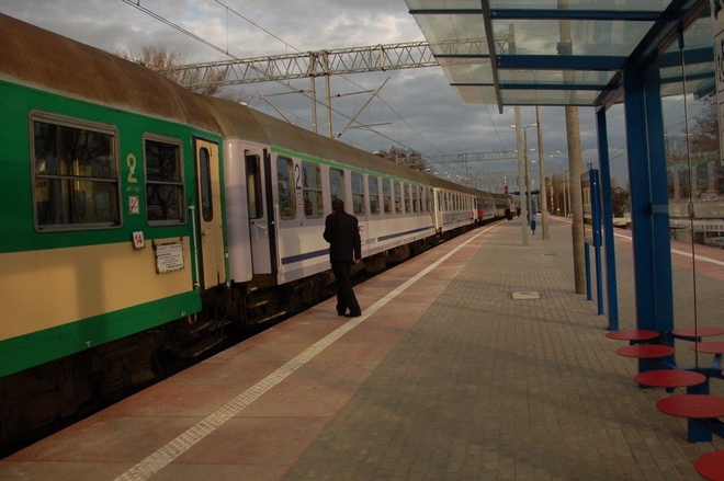 Podróżni mogą już korzystać z nowego peronu nr 1 na dworcu Wrocław Mikołajów
