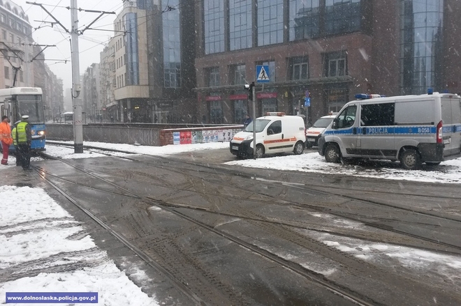 Wypadek tramwajów w centrum miasta. W akcji ratowniczej brali udział policjanci, Komenda Wojewódzka Policji we Wrocławiu