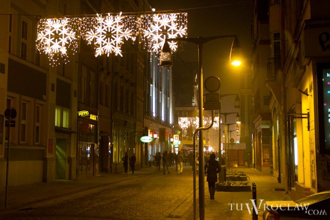 Wrocławskie uliczki są urokliwie rozświetlone