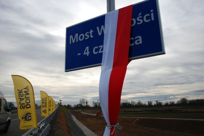 Kierowcy mogą już jeździć dwoma nowymi mostami na Obwodnicy Aglomeracji Wrocławskiej, UMWD
