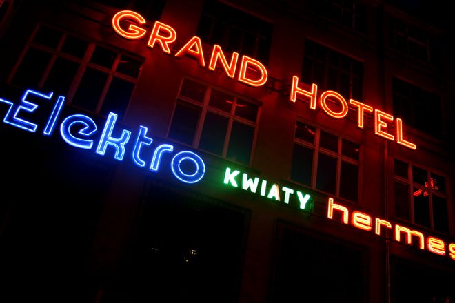 Sentymentalne neony z Wrocławia dostały drugie życie i na nowo świecą w centrum miasta [FOTO], mat. prasowe