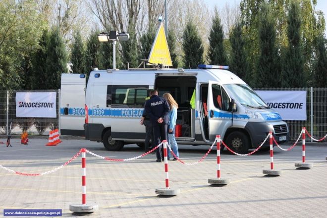 Uczniowie wrocławskich szkół pod okiem policji rywalizowali w..., mat. dolnośląskiej policji