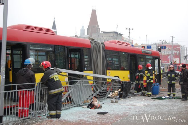 Autobus staranował przystanek na pl. Jana Pawła II. 1 zabity i 5 rannych [VIDEO], Tomasz Sąsiada