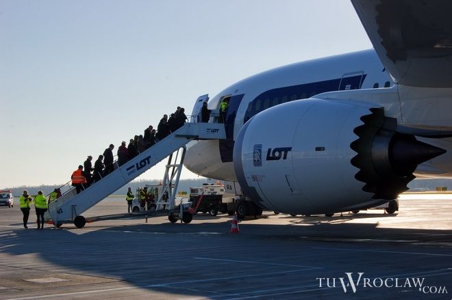 Połączeń lotniczych z Wrocławia przybywa