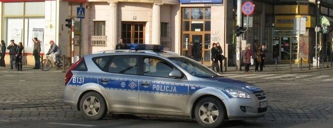 Pościg jak z filmów sensacyjnych. Policja złapała złodziei samochodu za Wrocławiem, archiwum