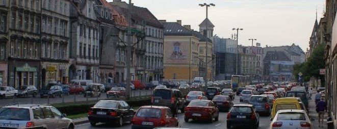 Specjaliści wyliczyli: ruch aut na ulicach Wrocławia przyspieszył, archiwum